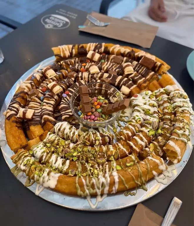 Pruébalos antes de que se pongan de moda: aquí se sirve una rueda de churros que está revolucionando el sur de la isla