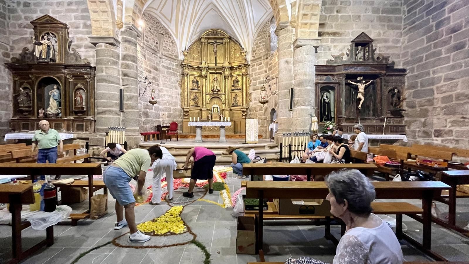 GALERÍA | Bermillo vuelve a brillar con la alfombra floral del Corpus Christi