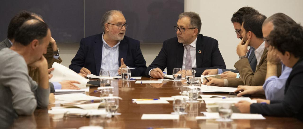 Antoni Such y el presidente de la Diputación de Castellón, en una reunión con Alicante ausente.