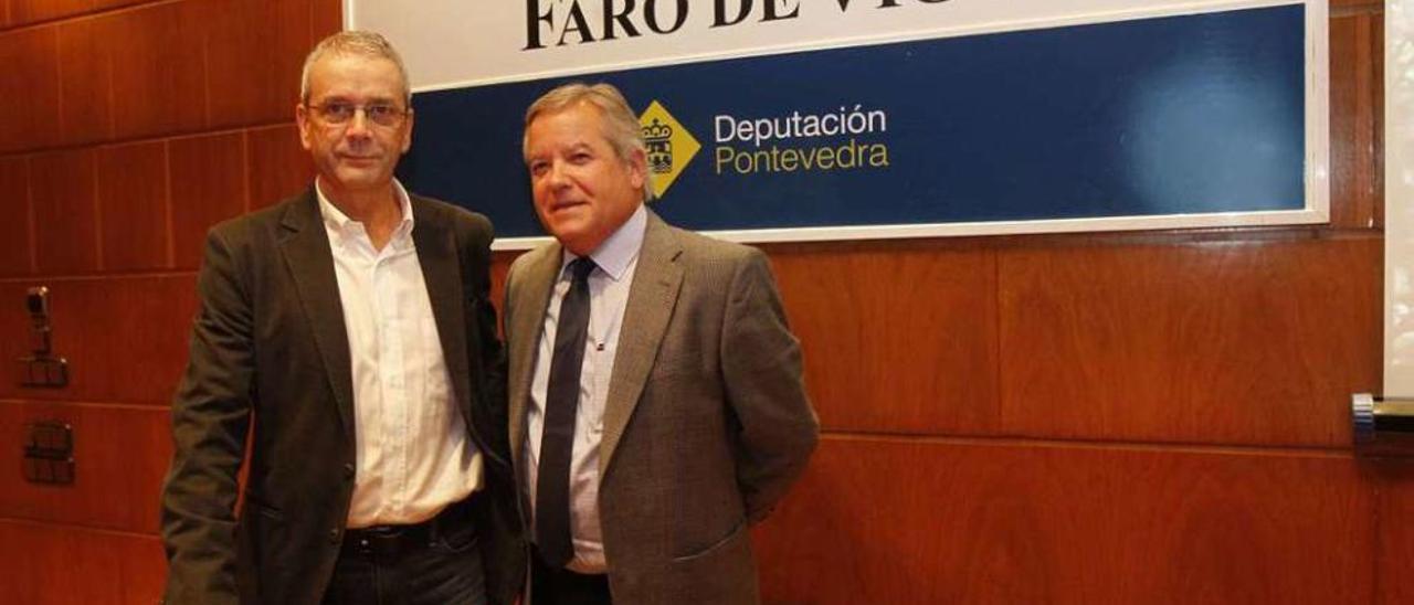José Antonio Flórez (derecha) fue presentado por el psicólogo clínico Alejandro Torres. // José Lores