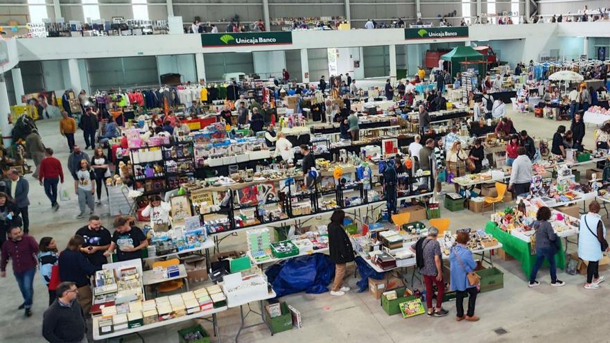 Arranca con un centenar de expositores la Feria del Coleccionismo de Mieres