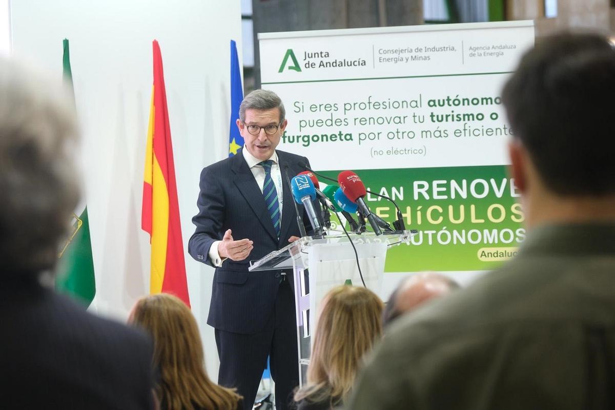 El consejero de Industria, Energía y Minas, Jorge Paradela en la inauguración del eMobility Expo World Congress- MOW 2026 que se celebra en el Palacio de Ferias de Málaga.