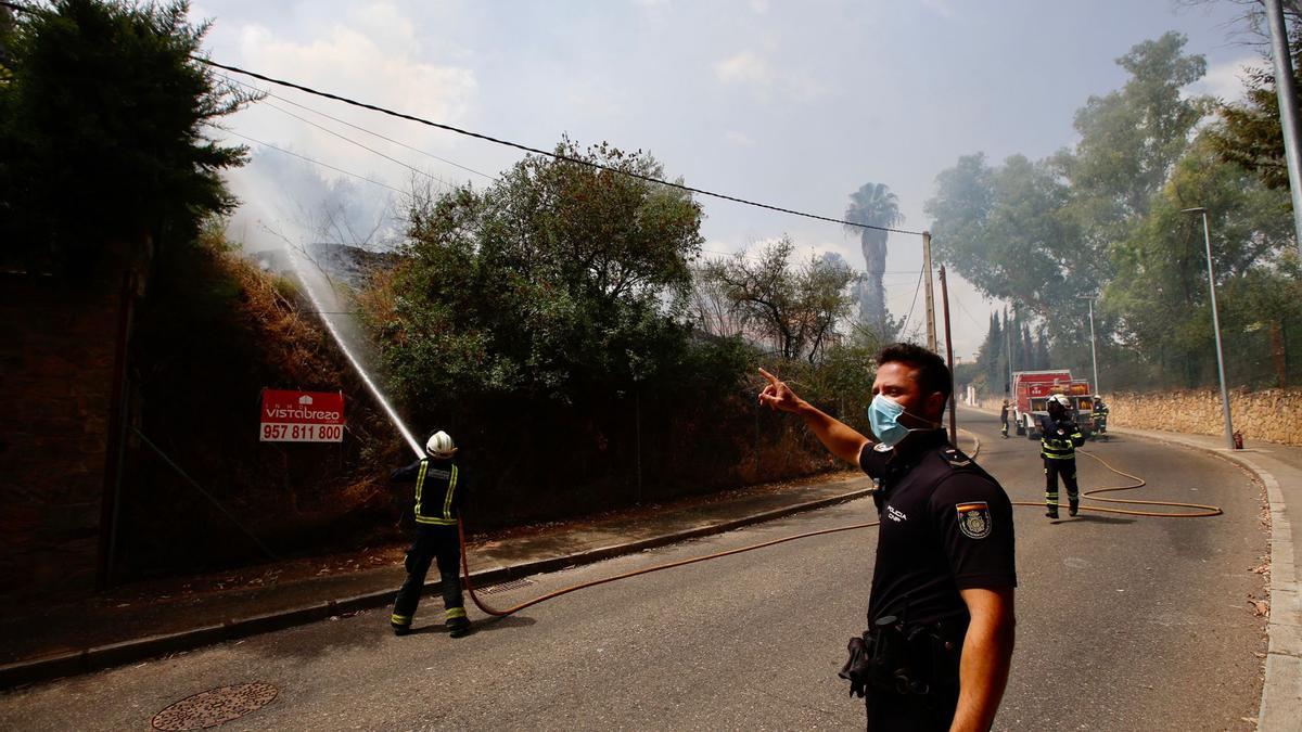 Intervención en el incendio de pastos de El Brillante.