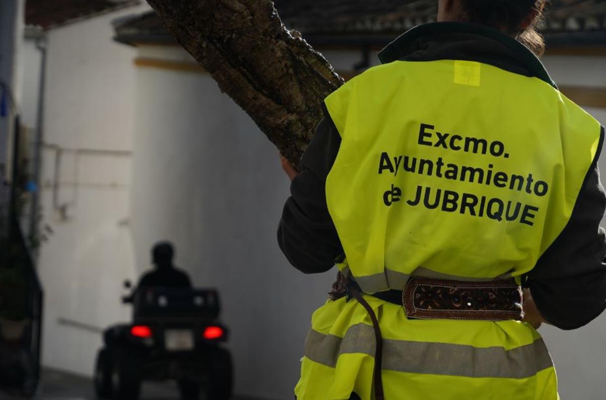 Un trabajador municipal de Jubrique