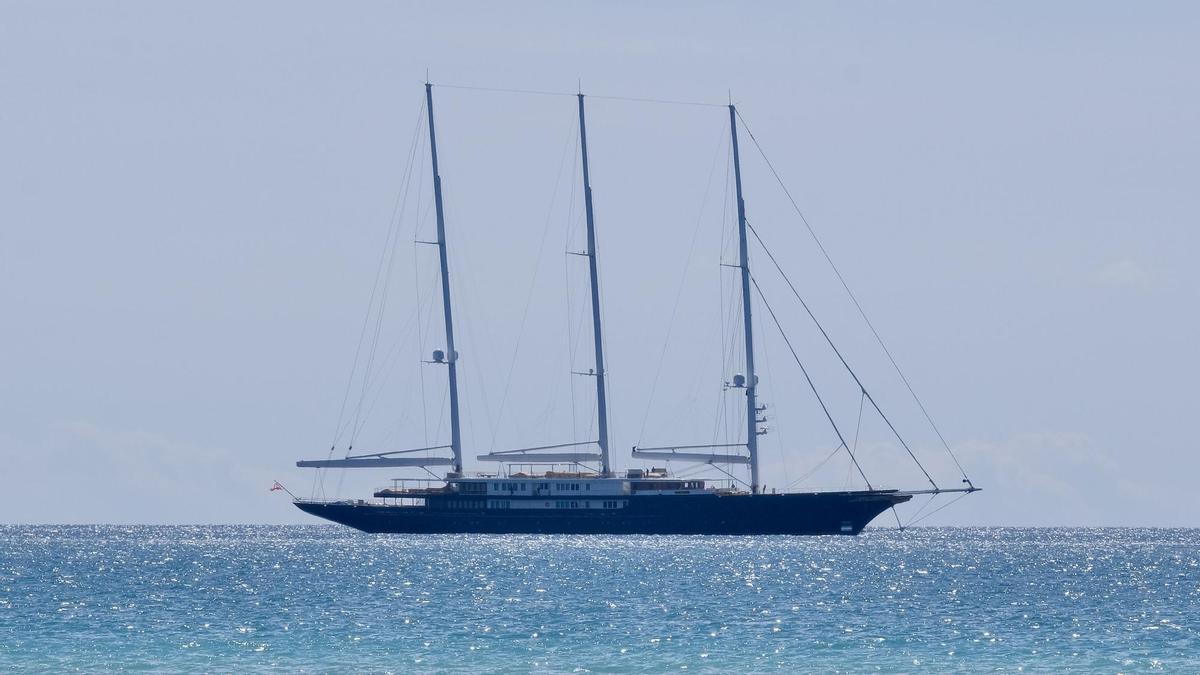 Die Gigayacht &quot;Koru&quot; von Jeff Bezos liegt in der Bucht von Palma de Mallorca