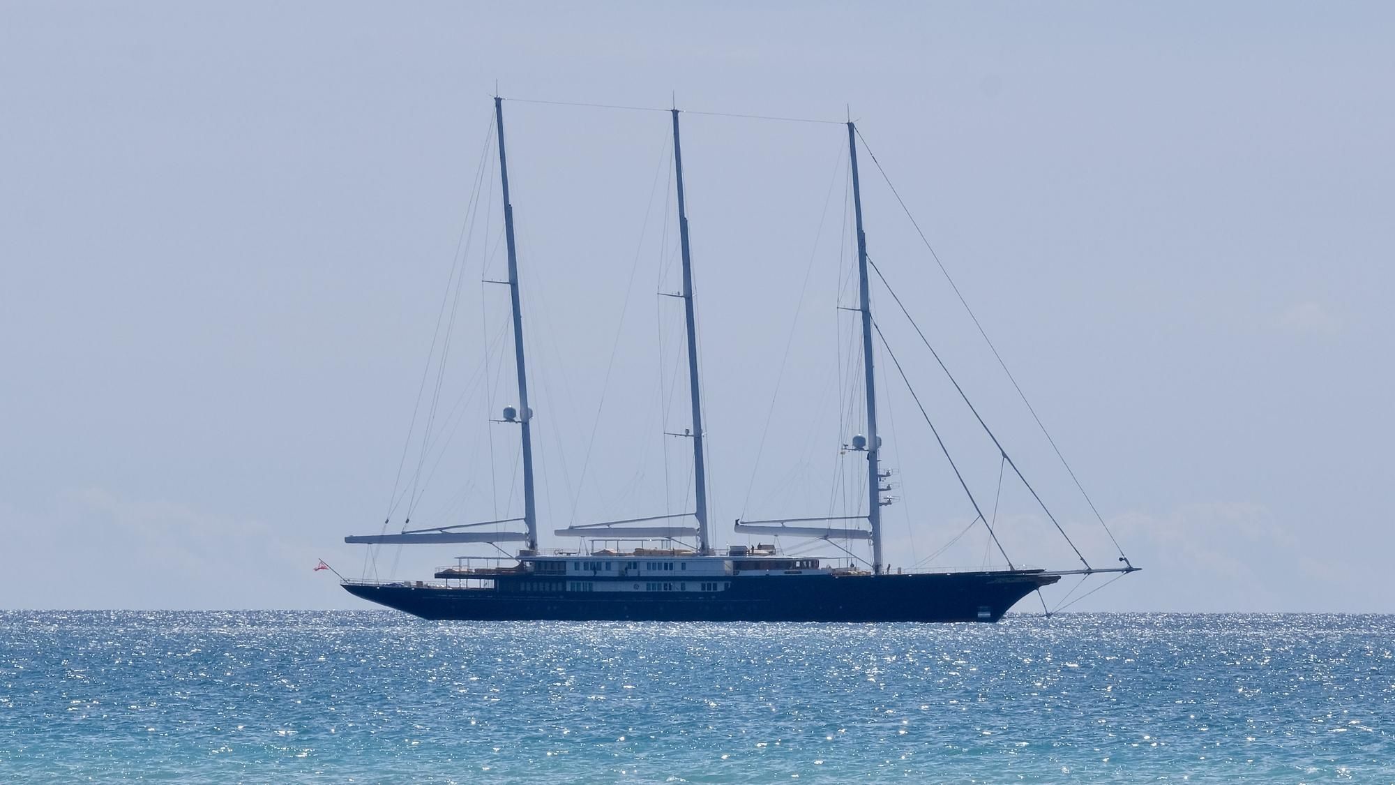 Die Gigayacht "Koru" von Jeff Bezos liegt in der Bucht von Palma de Mallorca