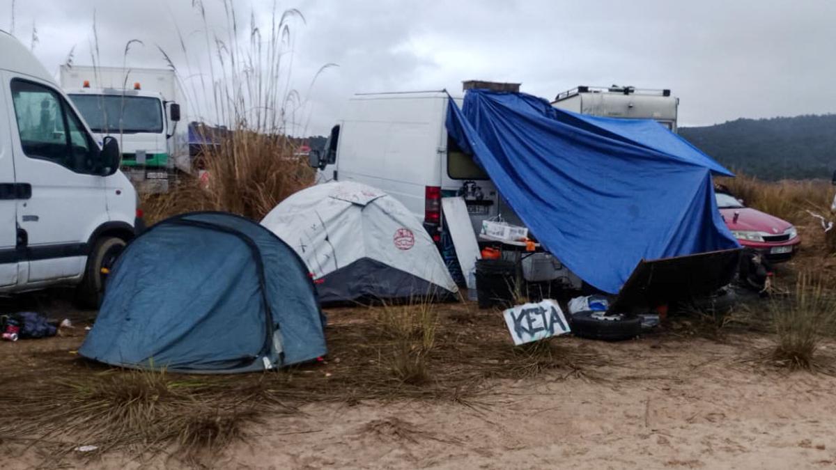 Tiendas de campaña en la rave de Albacete.
