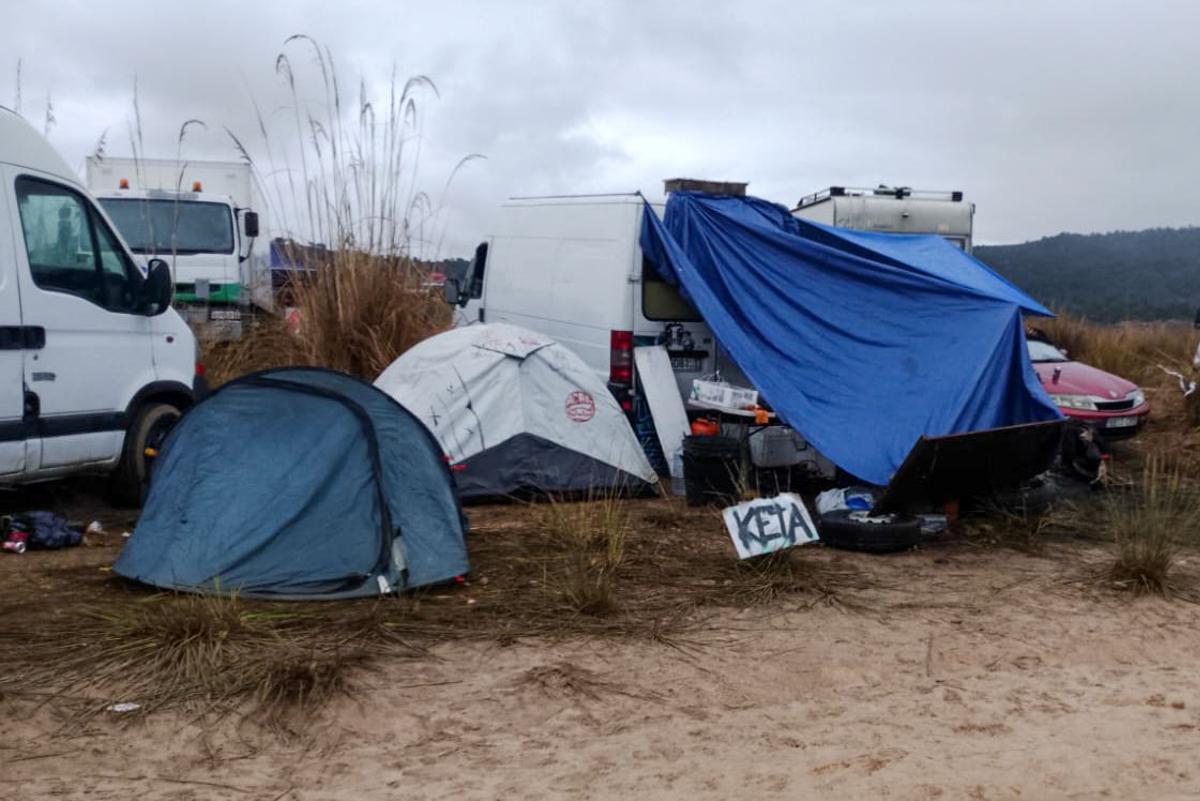 Tiendas de campaña en la rave de Albacete.