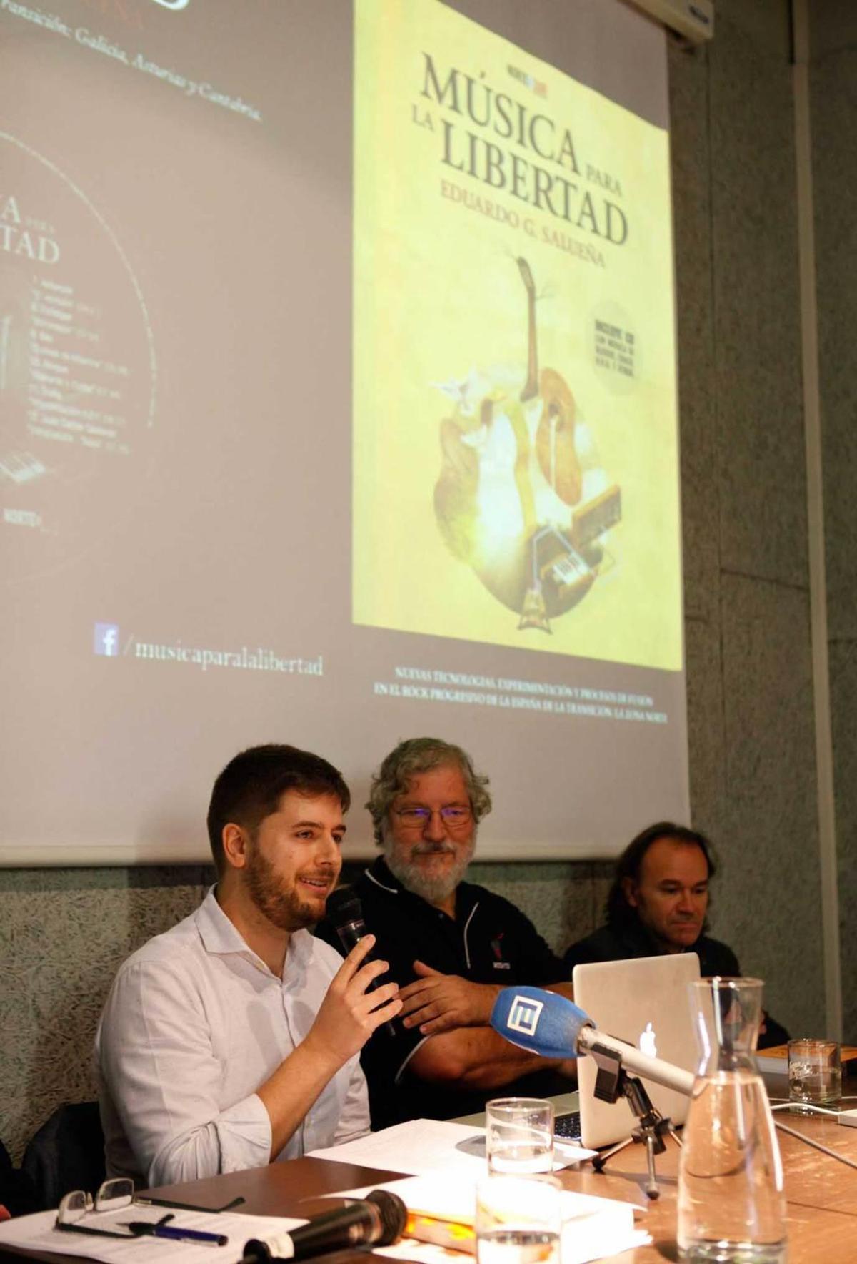 Por la izquierda, Eduardo García Salueña, José Miguel López y Béznar Arias, ayer, durante la presentación de la obra.