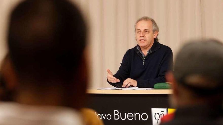 Gustavo Bueno Sánchez, ayer en la sesión de apertura del curso de la Escuela de Filosofía de Oviedo.