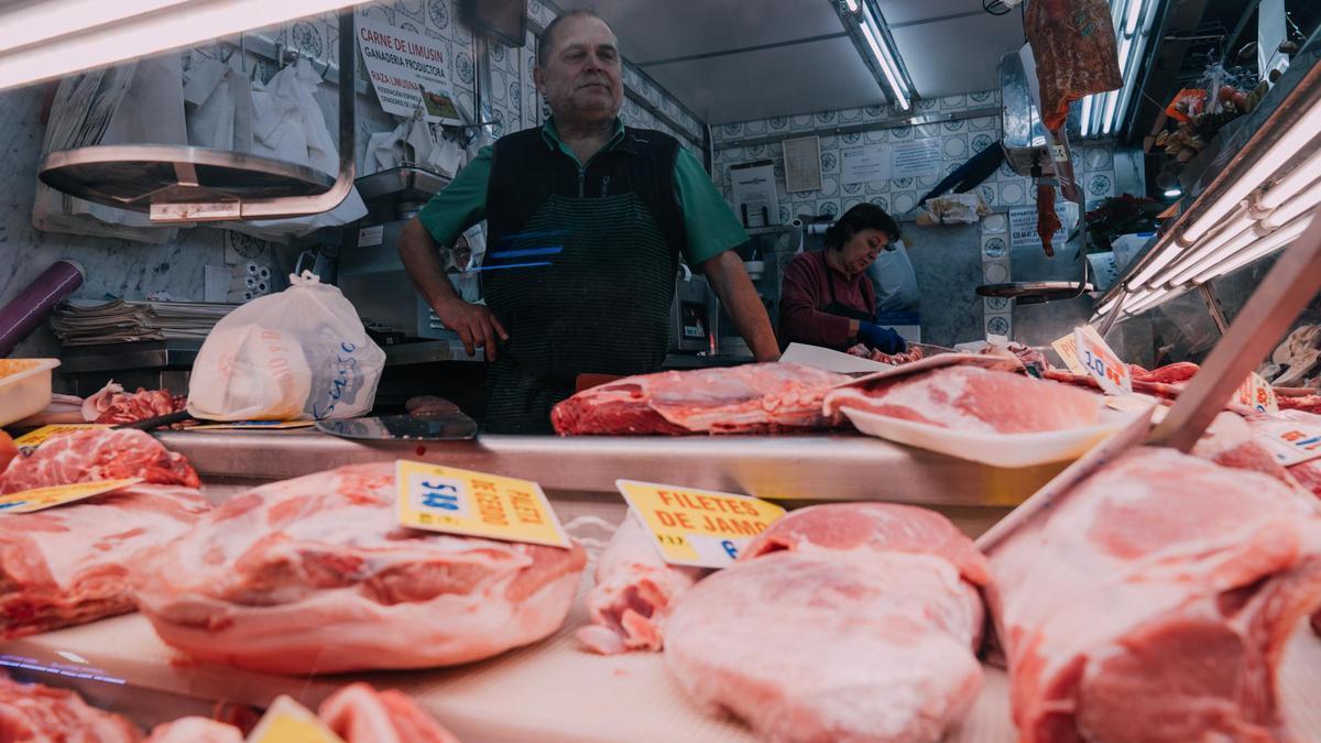 Una carnicería en el Mercado de Tirso De Molina, en Madrid.