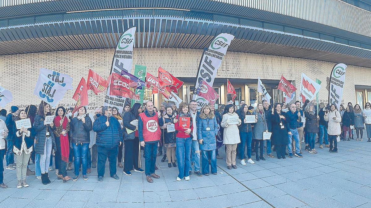 CCOO, UGT, CSIF, STAJ e Intersindical han participado en la protesta de Castellón.