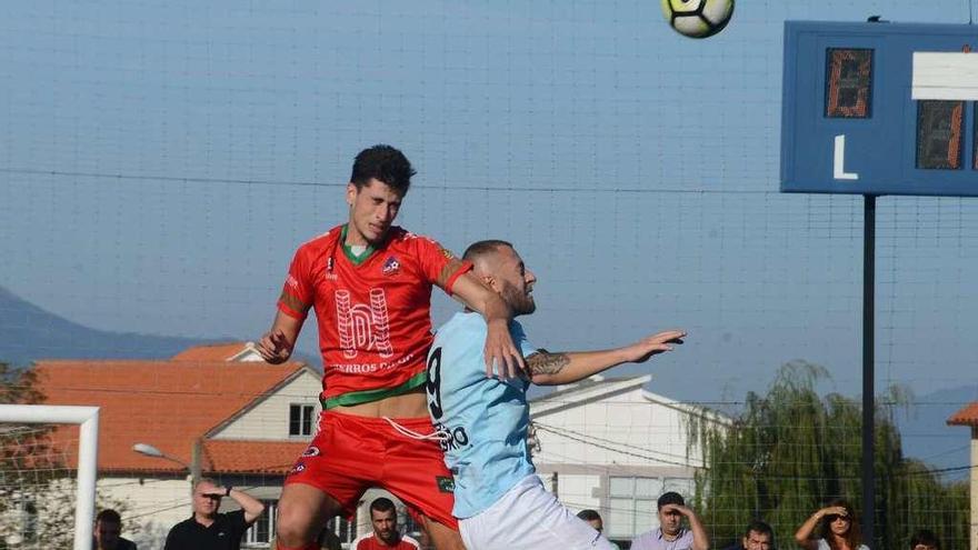 Alberto Carballa, en el partido disputado en el campo del Beluso. // Gonzalo Núñez