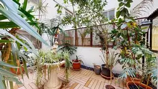 Se vende piso de tres habitaciones con amplia terraza cerca del centro de Zaragoza por 185.000 euros