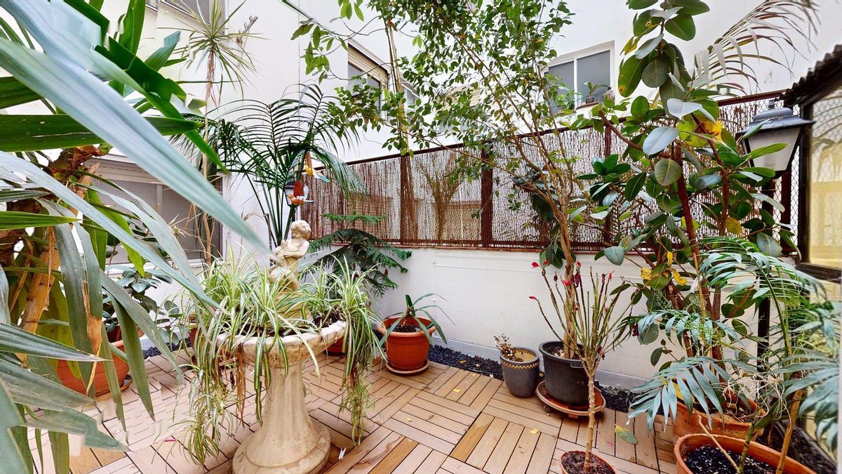 La terraza de la vivienda a la venta cerca del centro de Zaragoza