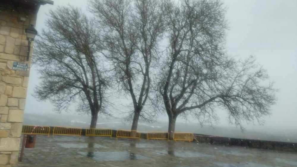 La nieve también cae en Puebla de Sanabria