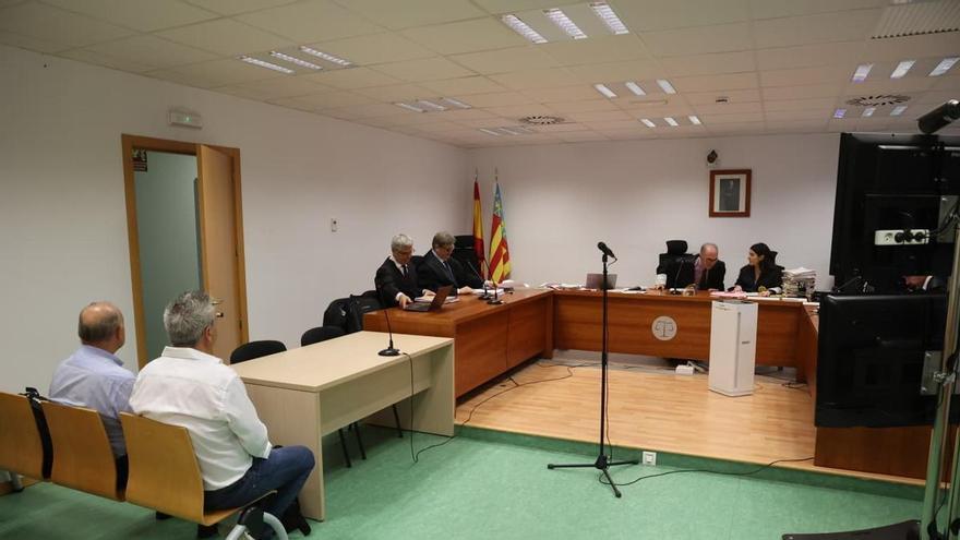 La Audiencia de Alicante juzga a un exedil de Teulada por un pelotazo urbanístico en la venta de una parcela