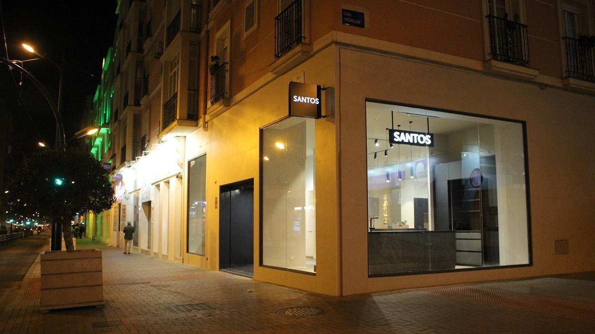 Comercio en Málaga: La empresa de muebles Cocinas Santos abre una tienda en  la calle Cuarteles de Málaga capital