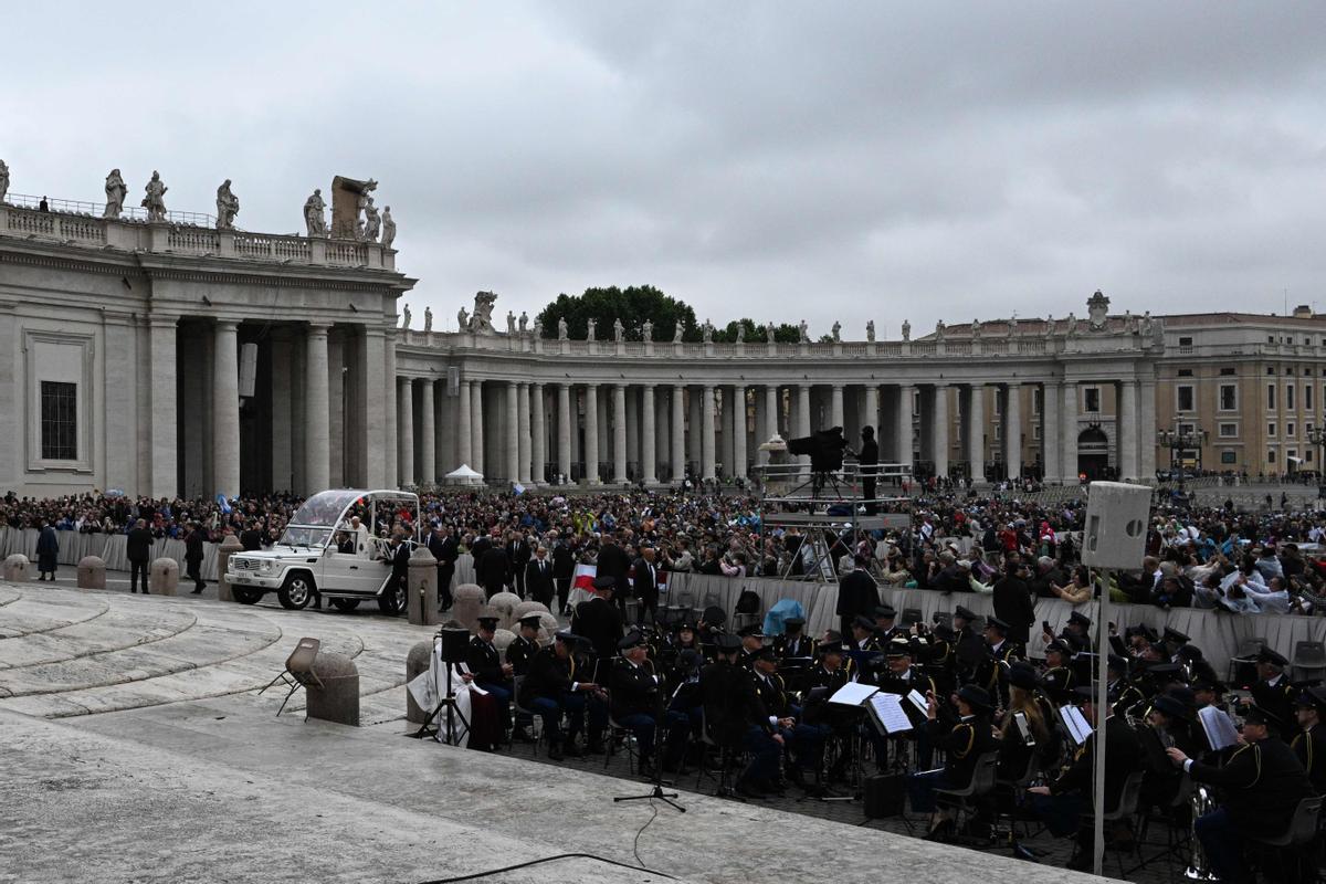 El Papa Francisco durante la audiencia general semanal en la plaza de San Pedro.