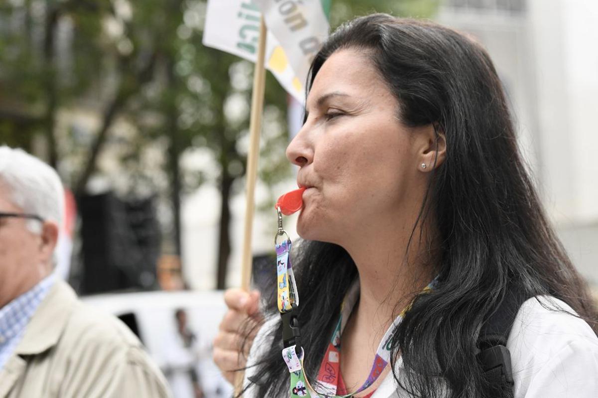 Las imágenes de la protesta de médicos contra el Estatuto Marco este miércoles en Murcia