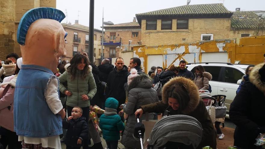 Las familias de Ejea llenan de alegría las calles del Casco Histórico
