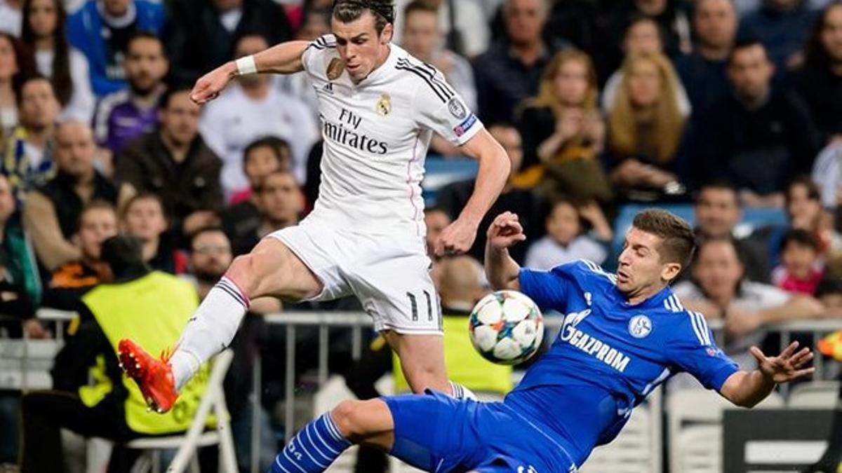 Nastasic trata de cortar un avance de Bale durante el Madrid-Schalke del martes
