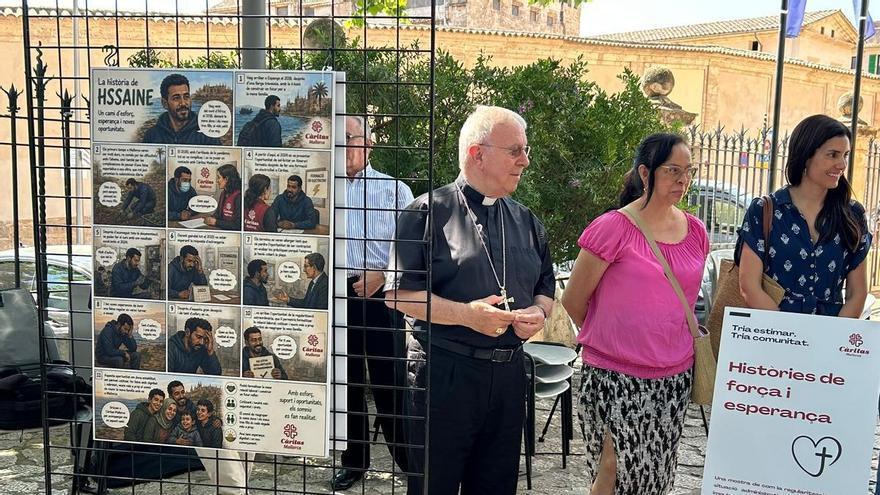 El obispo de Mallorca redobla su sintonía con el Papa ante el reto migratorio y blinda a Cáritas frente a los ataques de Vox