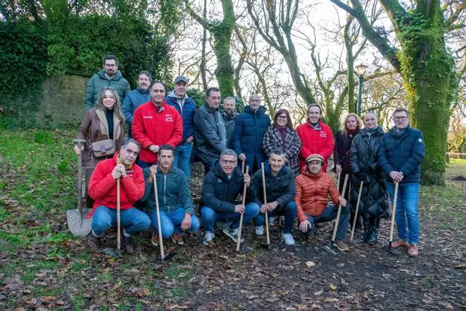 El piloto Luis Penido rubrica su compromiso con el medioambiente en la Alameda de Santiago