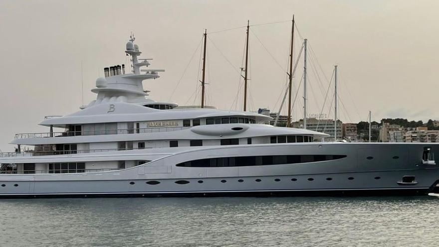 140-Millionen-Dollar-Yacht liegt vor Palma de Mallorca