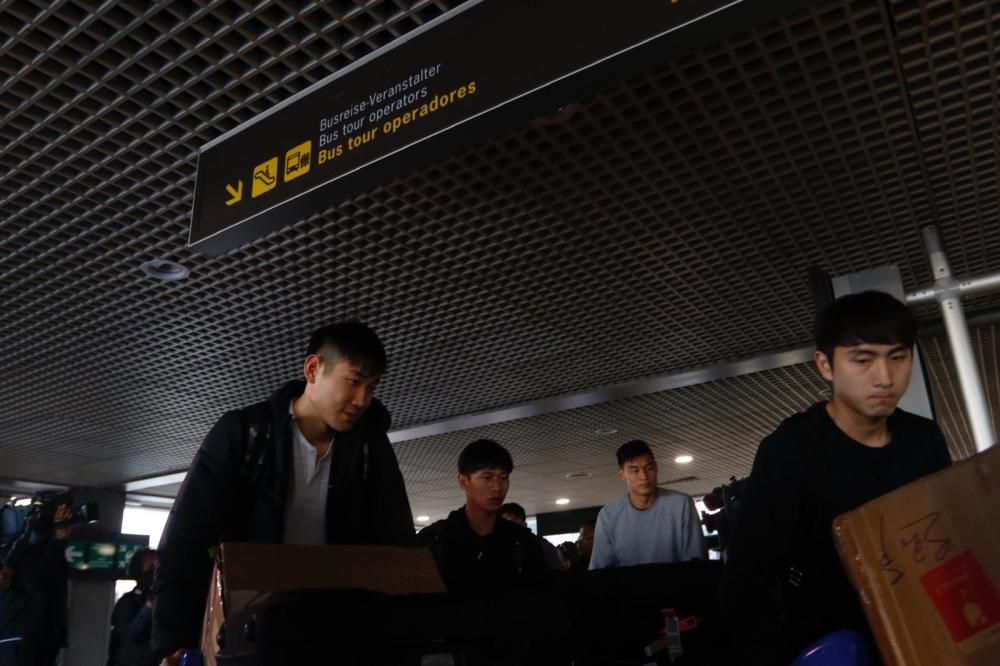 El equipo de fútbol de Wuhan aterriza en Málaga