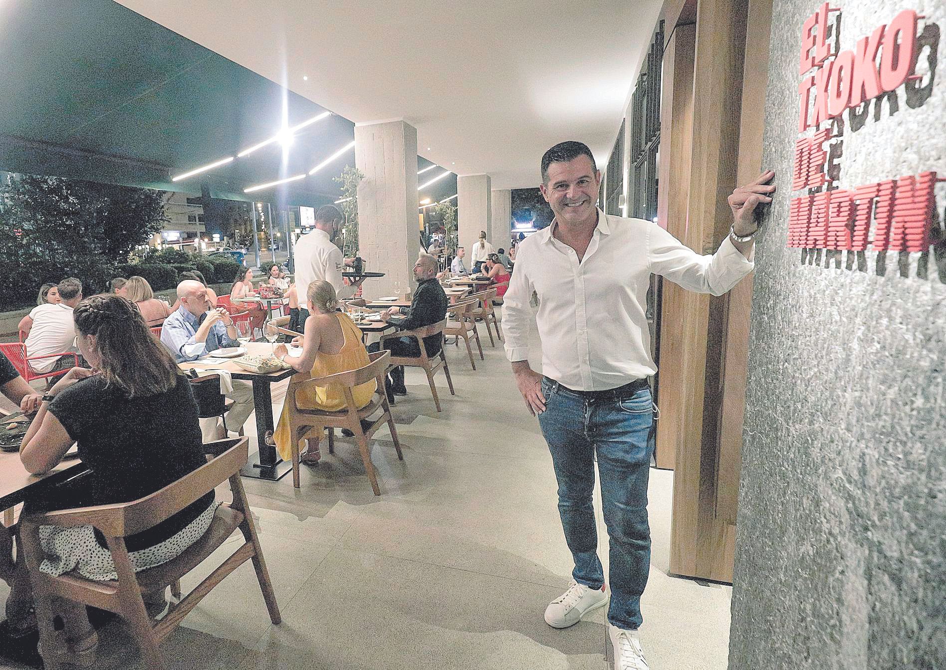 Alegría en los restaurantes, mesas llenas y listas de espera