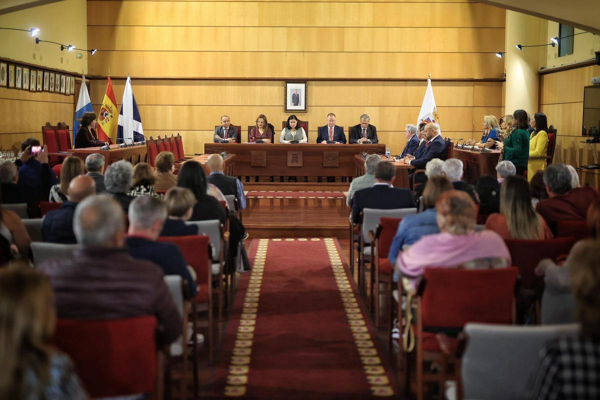 Acto celebrado en el salón de plenos del Ayuntamiento de Candelaria, esta noche.