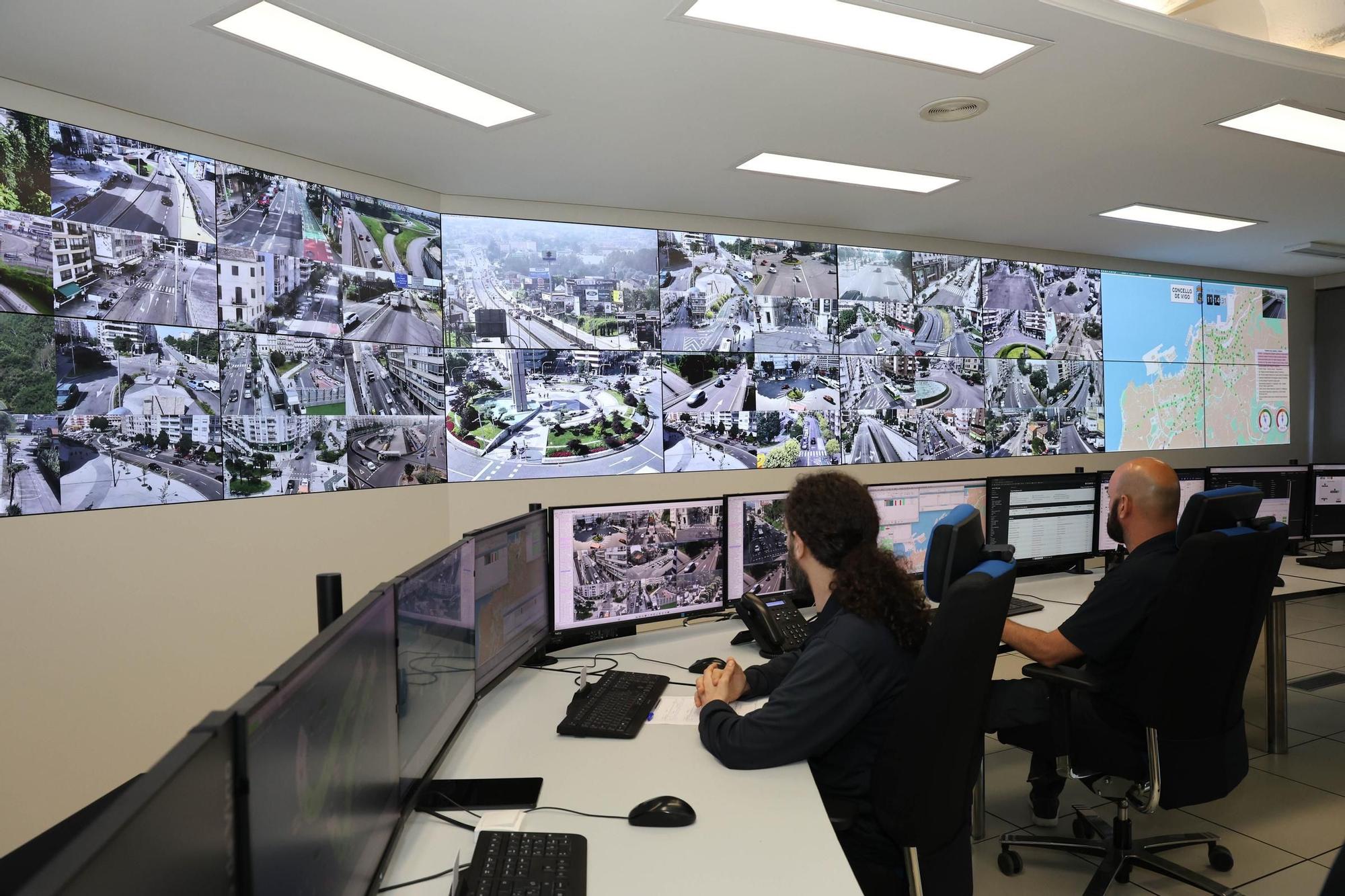 Visita a la sala de gestión de Movilidad del Concello de Vigo
