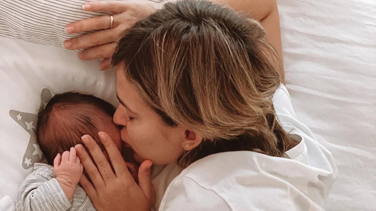 Laura Escanes con su hija Roma