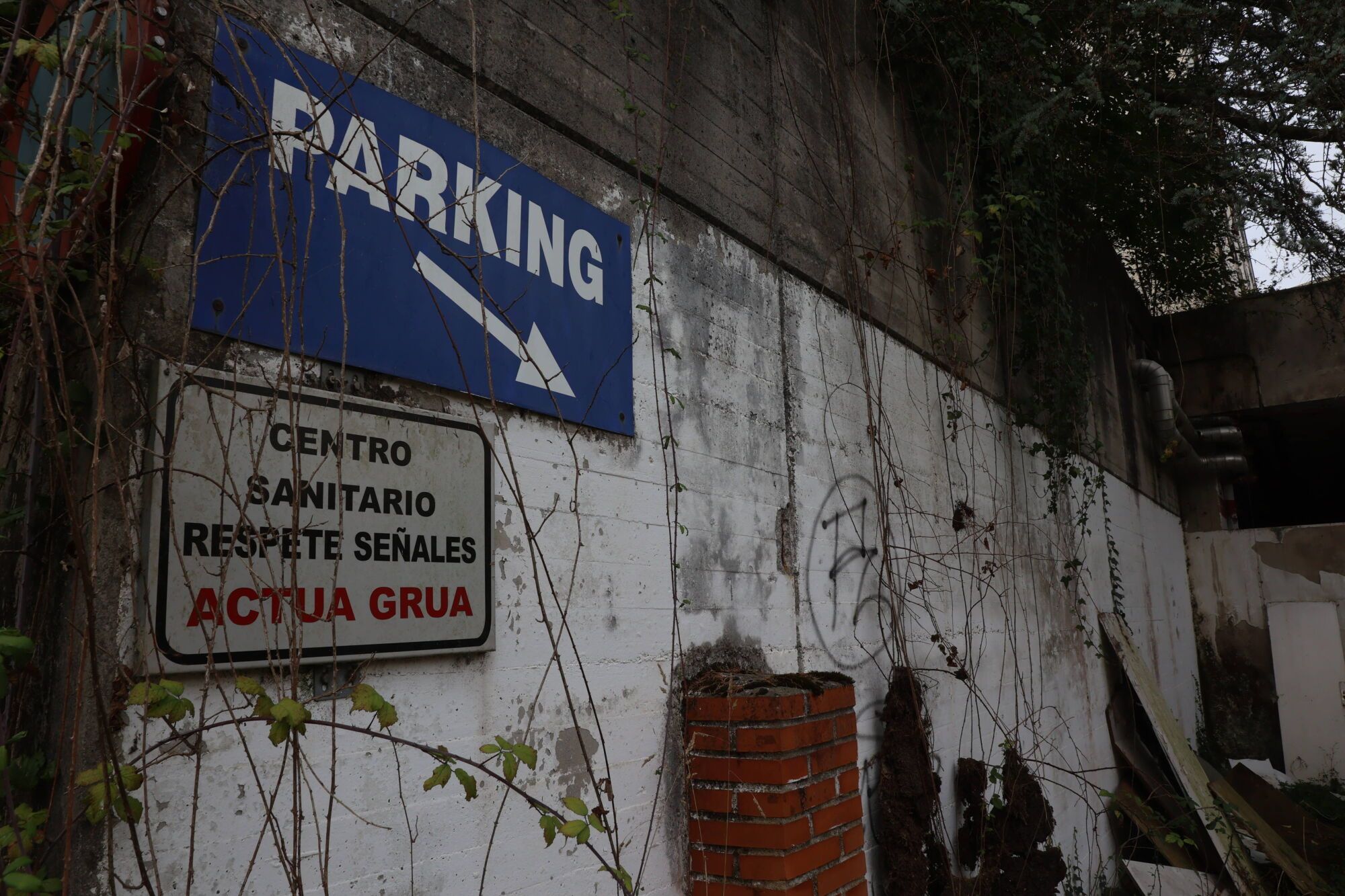 Viejo HUCA. Recorrido por cómo está el viejo hospital.