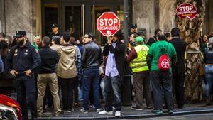 Protesta de la PAH por un desahucio en València.