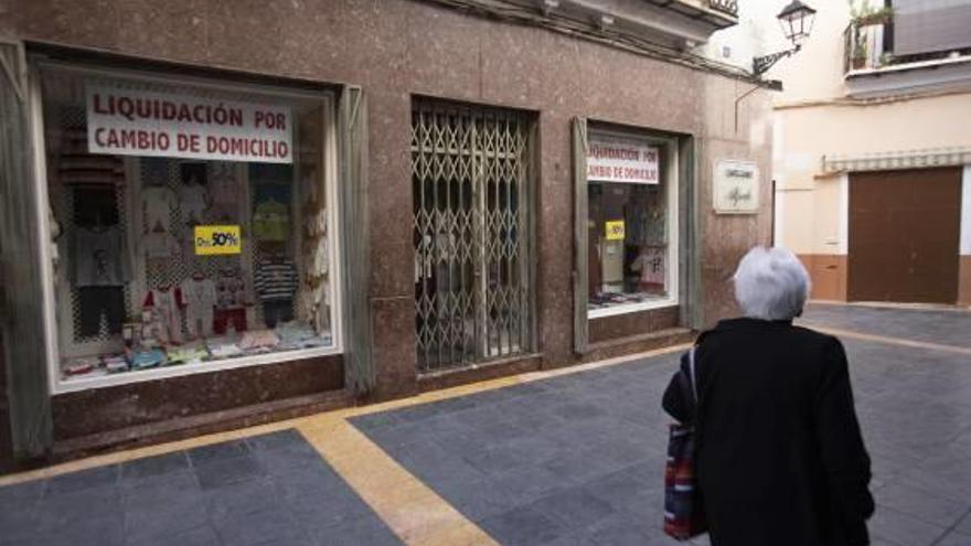 Una tienda en activo desde los años 50 deja la calle Botigues - Levante-EMV