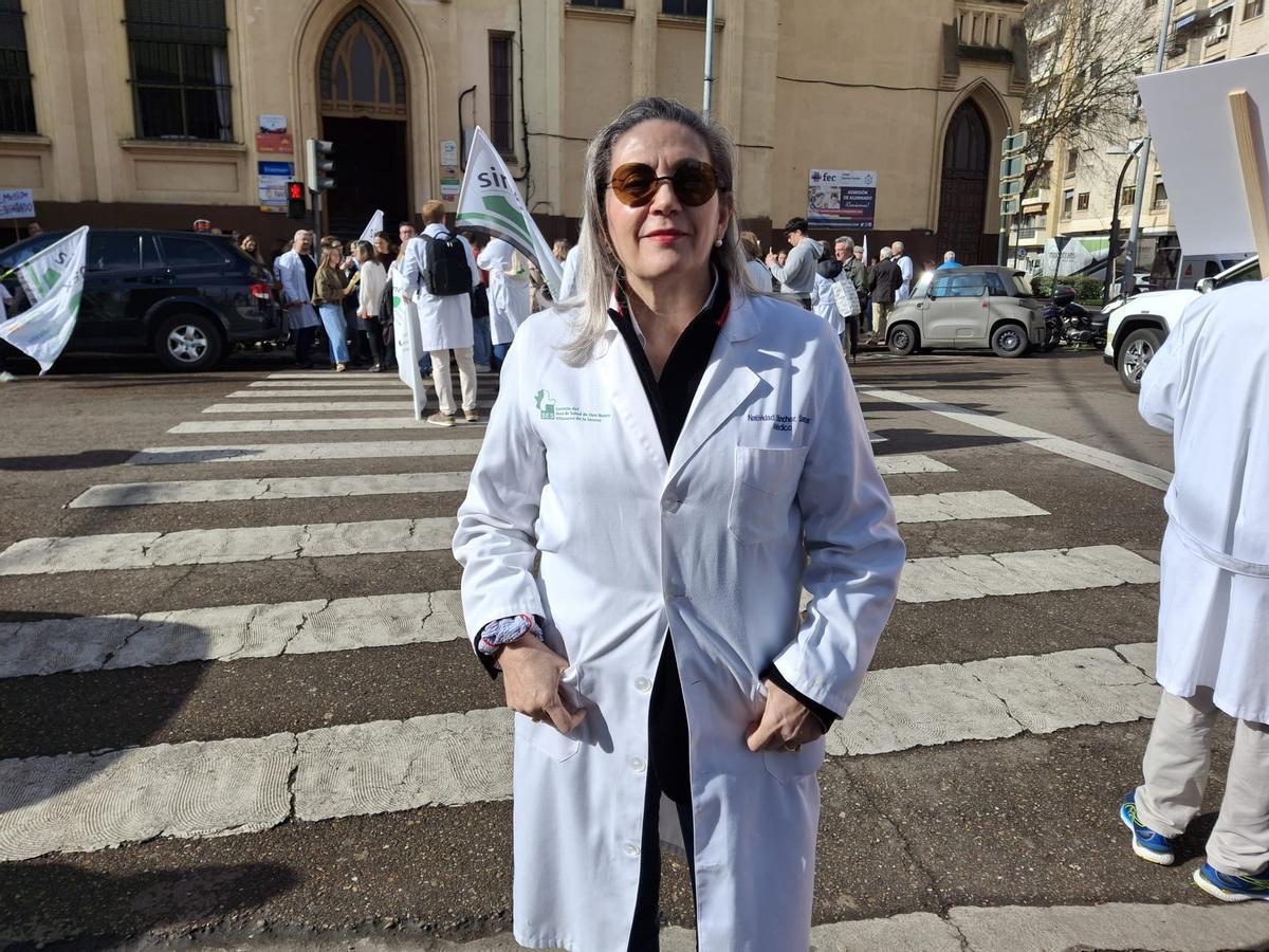 Natividad Sánchez Santos, médica de Atención Primaria, en la manifestación.