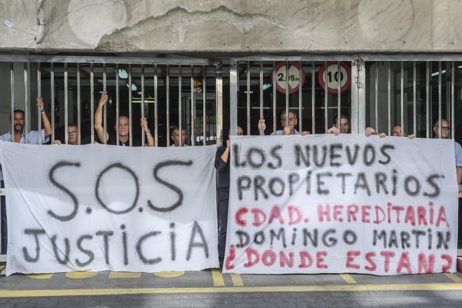 Protesta de trabajadores del parquin de Luis Morote