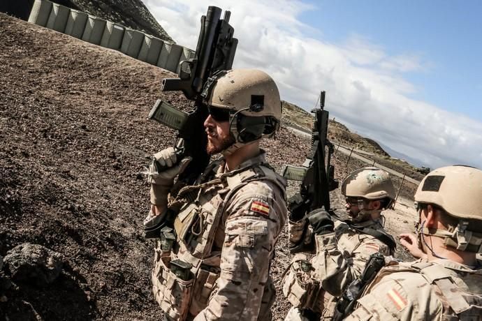 Ejercicios de adiestramiento terrestre en los campos militares de La Isleta y Pájara