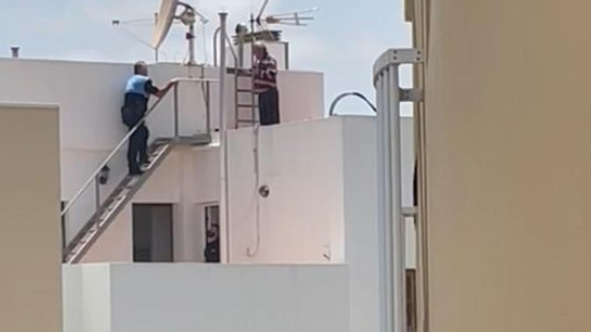 La Policía Local de Puerto del Rosario evita el suicidio de un vecino