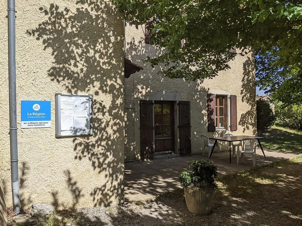 El ayuntamiento / casa de huéspedes