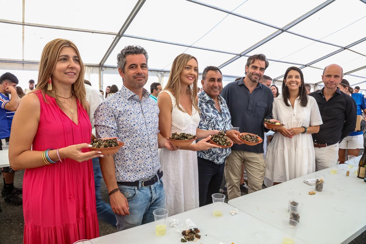 Por la izquierda, la edil Ana Barreiro, MArcos Gómez, Fabila GArcía, José Antonio Santamaría, María Sampedro y el teniente de alcldesa Vicente Mariño.