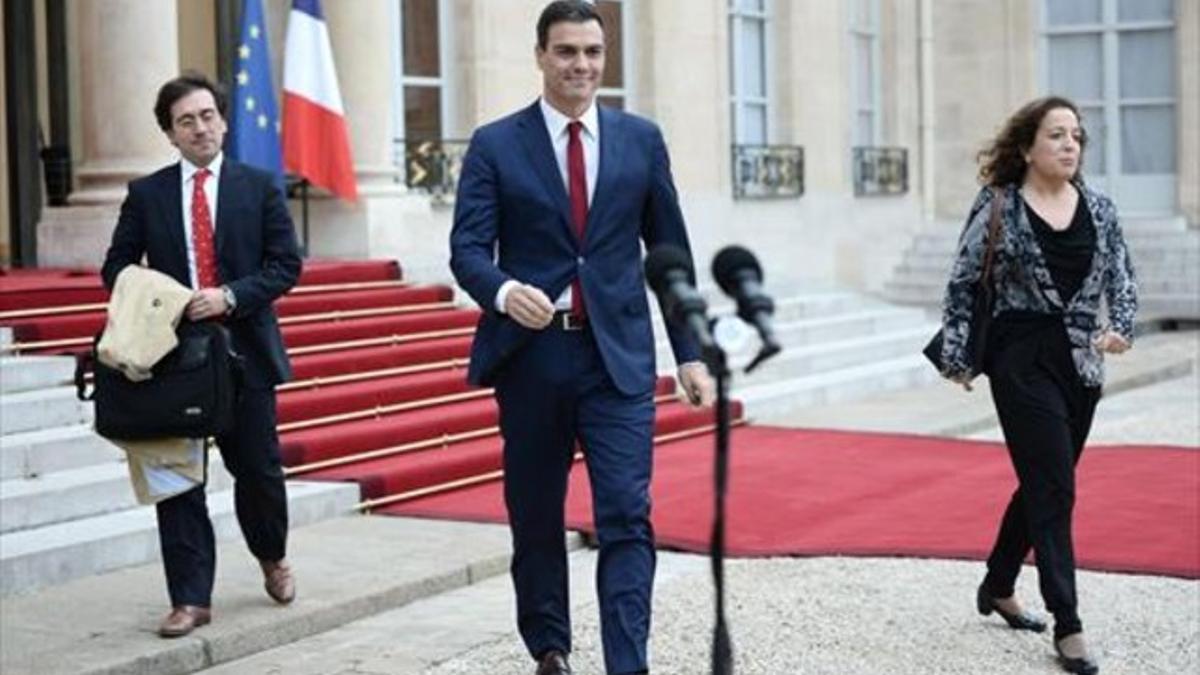 Pedro Sánchez, ayer en el Palacio del Elíseo de París, tras reunirse con el presidente francés, François Hollande.