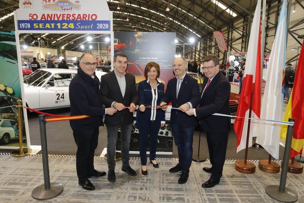 El coche del pasado llega a Vigo. // Alba Villar