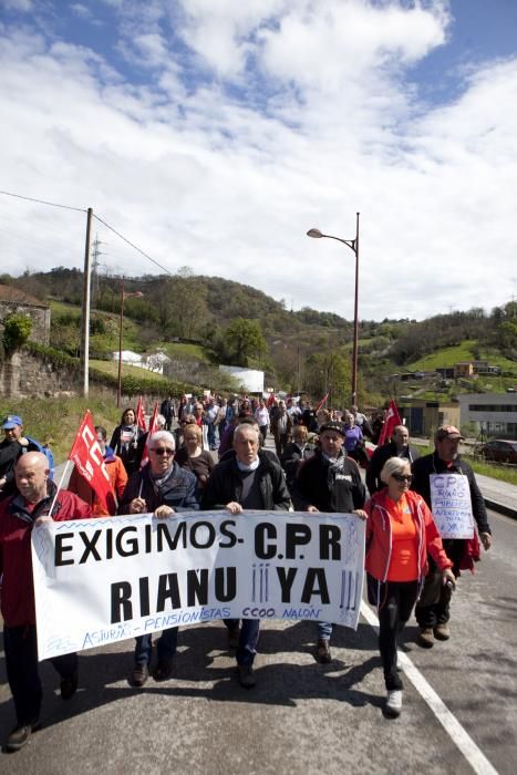 Manifestación organizada por CCOO Nalón para pedir del centro geriátrico de Riaño