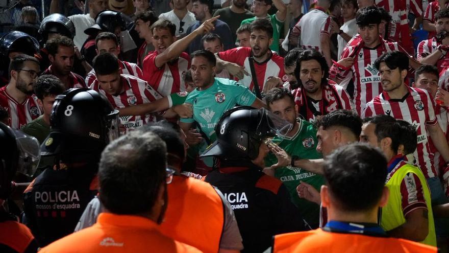 La RFEF hace oídos sordos al Zamora CF: Mínimo castigo al CE Sabadell CF por lo ocurrido en el partido decisivo del play-off