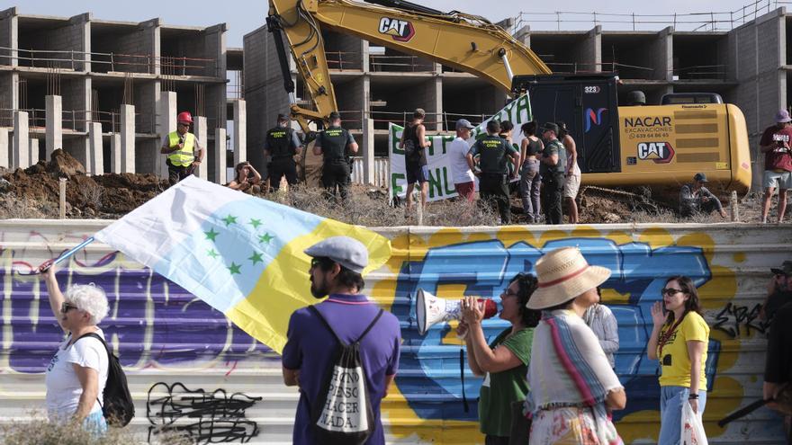 La obra más polémica de Tenerife: la constructora del hotel de La Tejita defiende la legalidad del proyecto y acusa a los activistas de &quot;manipulación&quot;