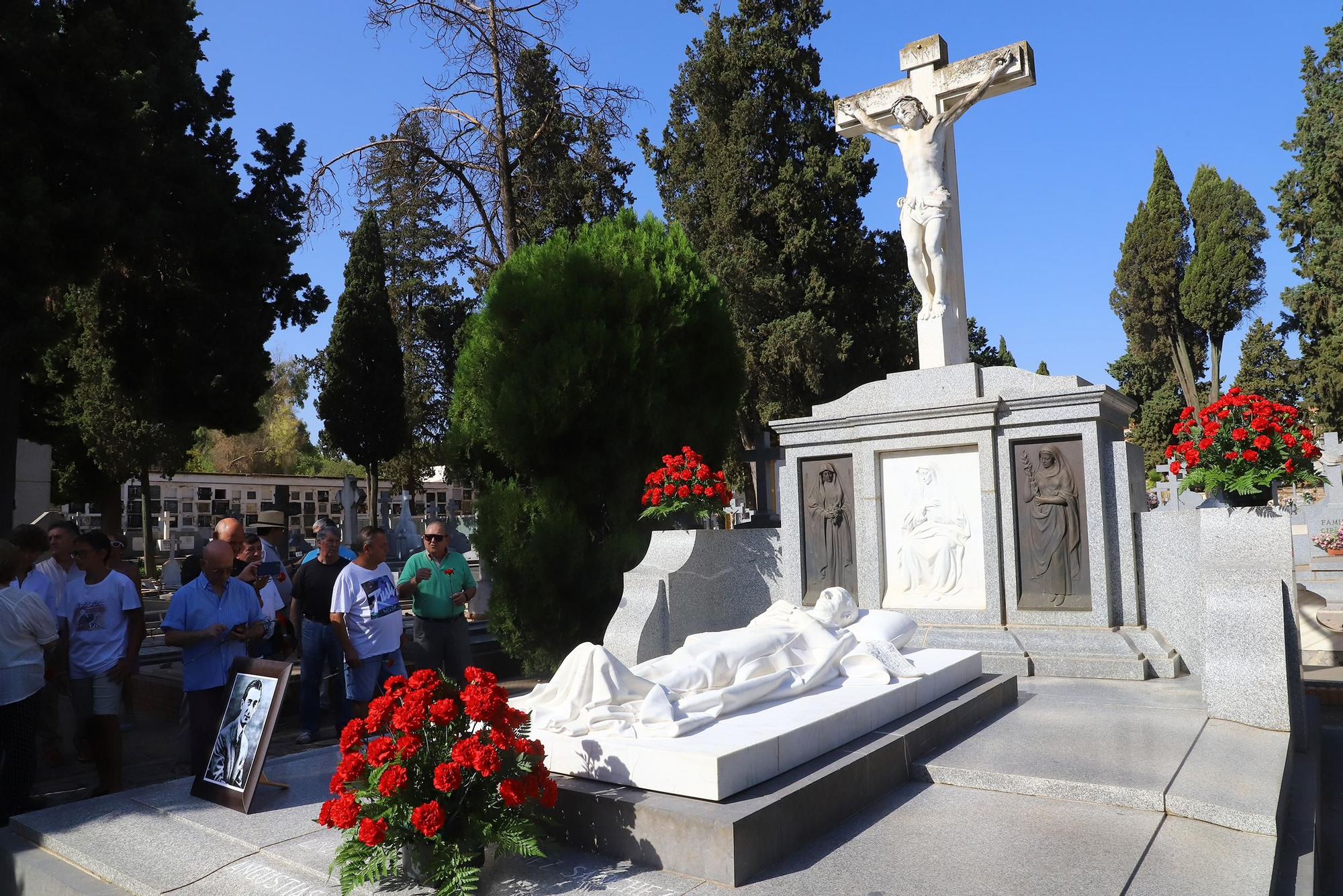 Ofrenda floral en el 75 aniversario de la muerte de Manolete