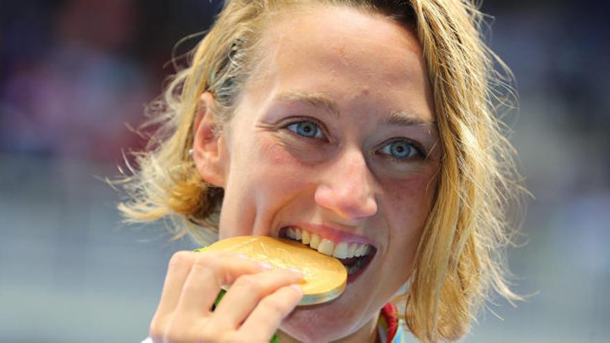 Mireia Belmonte, con la medalla de oro de 200 mariposa en los JJOO de Río